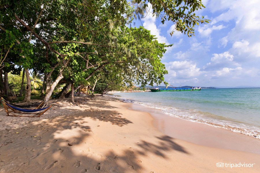 Half-moon Beach, a pristine & less-knowned beach in North Phu Quoc island