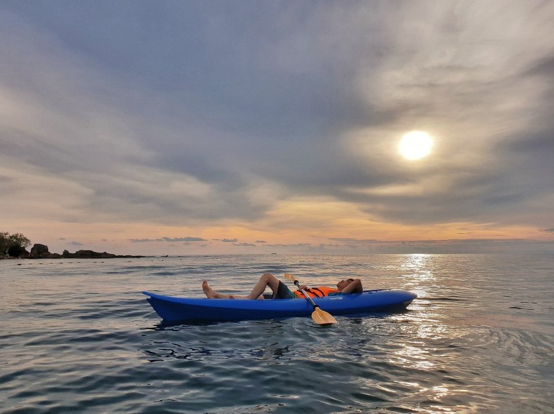 Sunset and kayaking at Northern Fingernail island